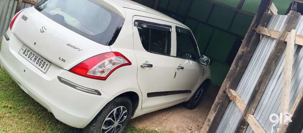 Maruti Suzuki Swift 2012 Petrol