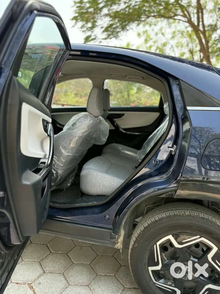Tata Curvv Petrol Manual 2025 Km Driven