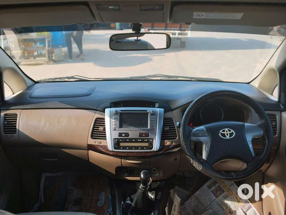 Toyota Innova 2.5 Vx 8 Seater Bs Iv, 2015, Diesel