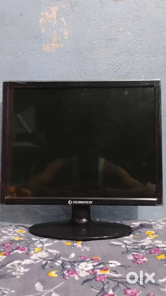 Zebster monitor and acer company cpu with SSD in first class condition