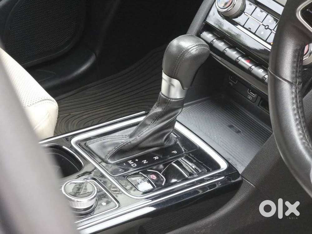 Mahindra Xuv700 2.2 Ax 7 Diesel At Luxury Pack Str Awd, 2023, Diesel