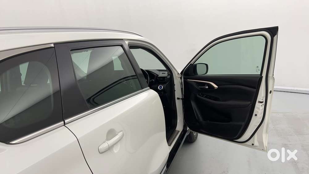 Maruti Suzuki Grand Vitara 1.5 Alpha Plus Intelligent Hybrid Ecvt, 2..