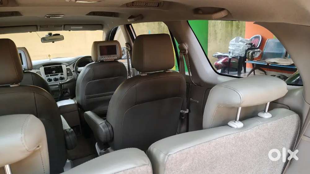 Toyota Innova 2012 G