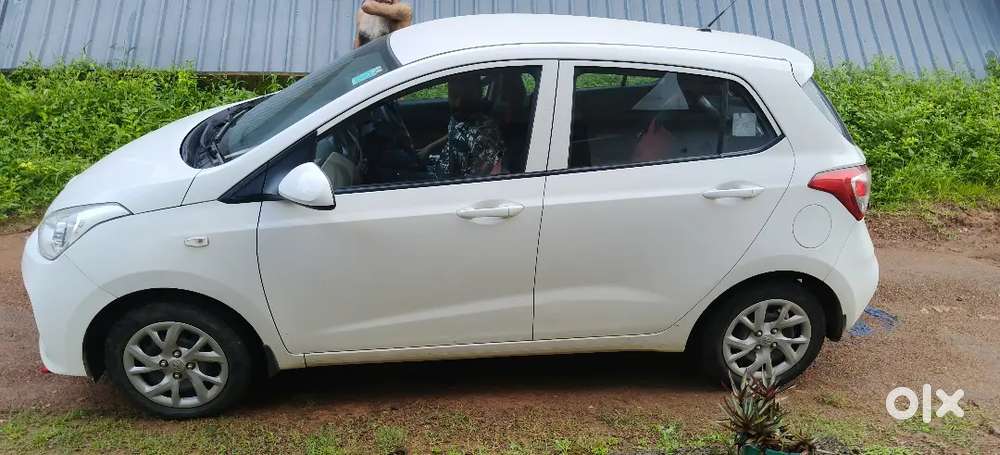 Hyundai Grand I10 2017 Petrol 25000 Km Driven