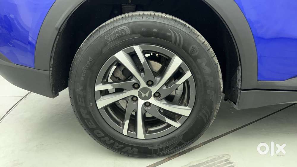Mahindra Xuv700 2.2 Ax 5 Diesel At Str, 2023, Diesel