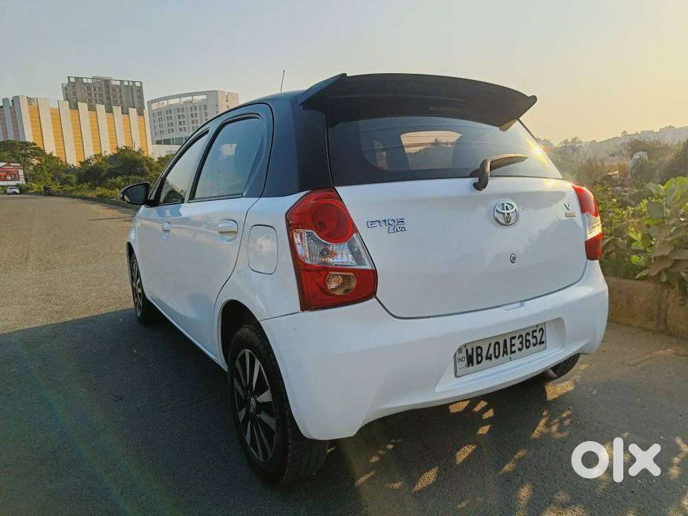 Toyota Etios Liva 1.2 V Dual Tone, 2016, Petrol
