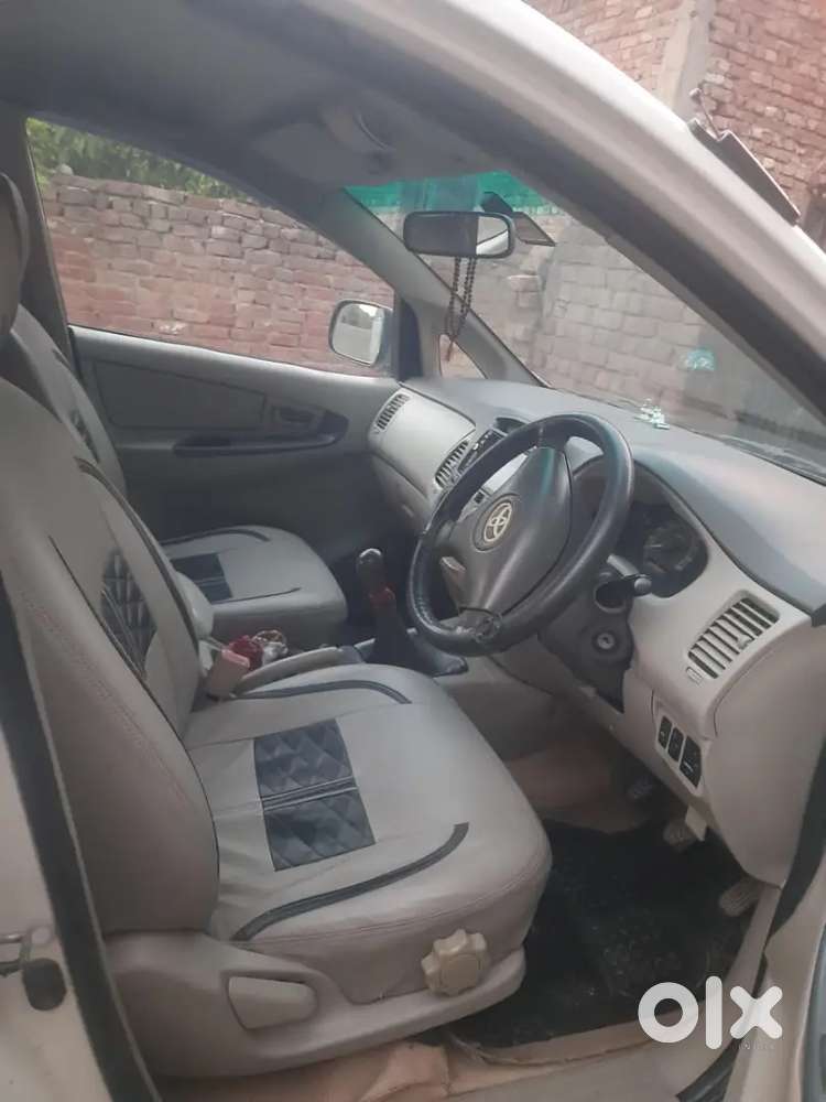 Innova Car 2011 Model