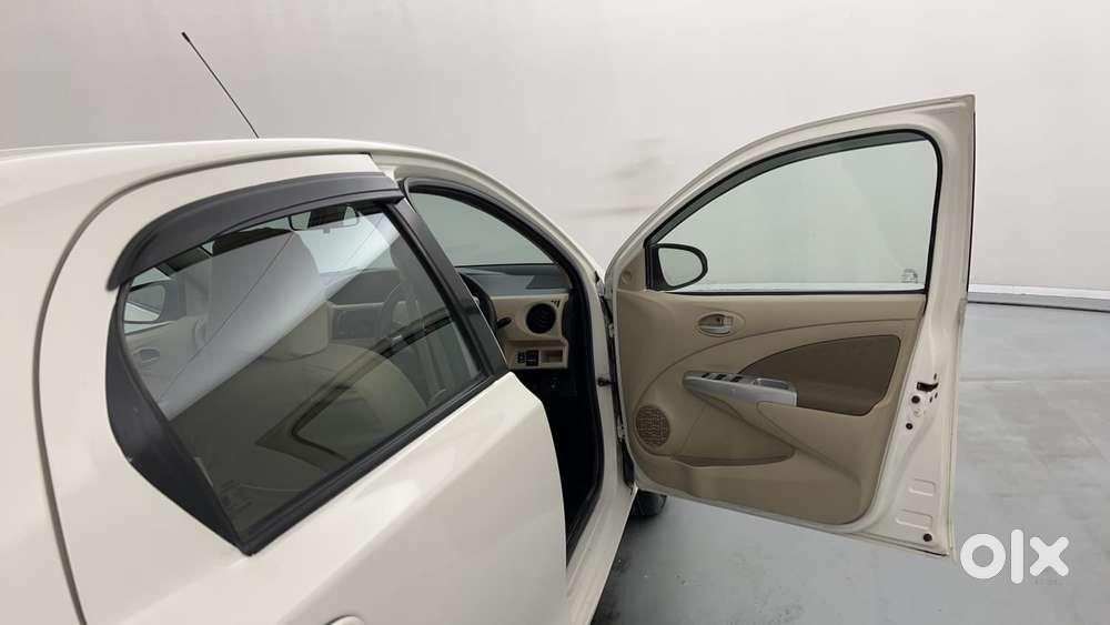 Toyota Etios Liva 2011-2012 V, 2017, Petrol