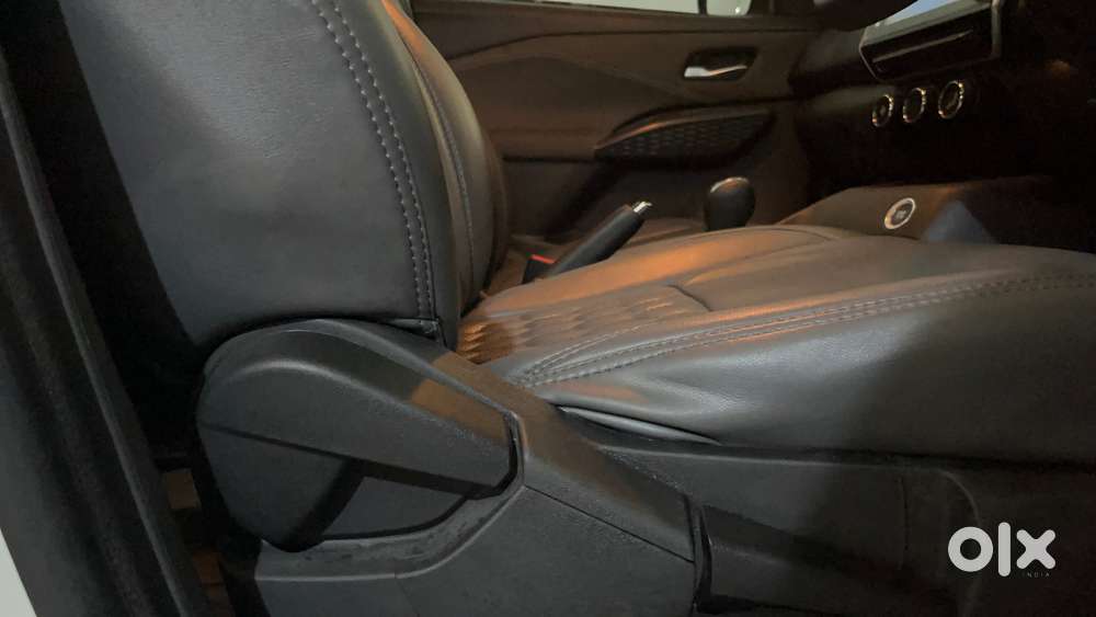 Nissan Magnite Kuro Edition Petrol Amt, 2025, Petrol