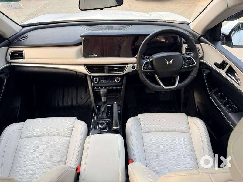 Mahindra Xuv700 2.2 Ax 7 Diesel At Str, 2023, Diesel