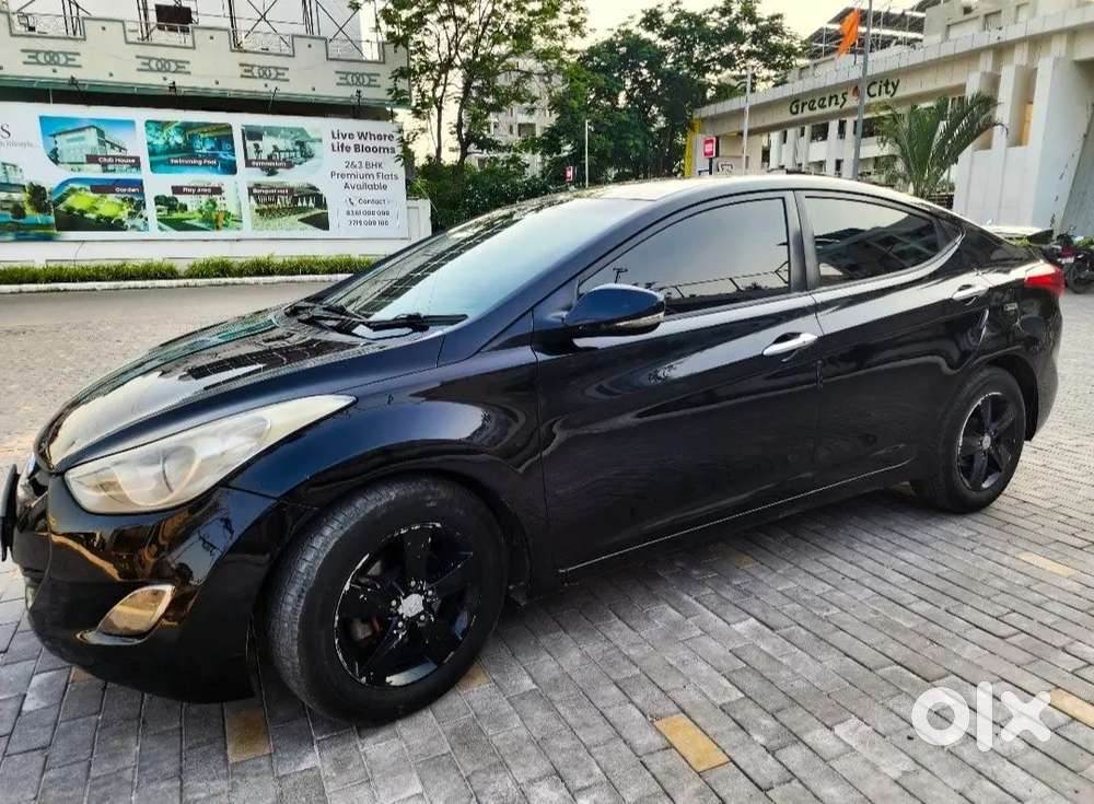 Hyundai Elantra 2012 Petrol Family Car