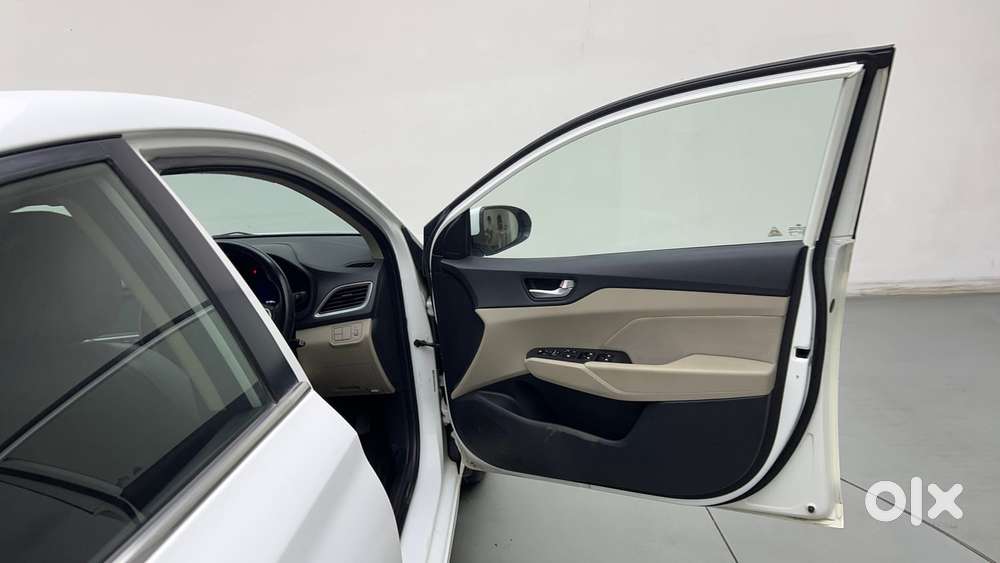 Hyundai Verna [ ] Fluidic 4s 1.6 Crdi Sx (o) At, 2017, Petrol