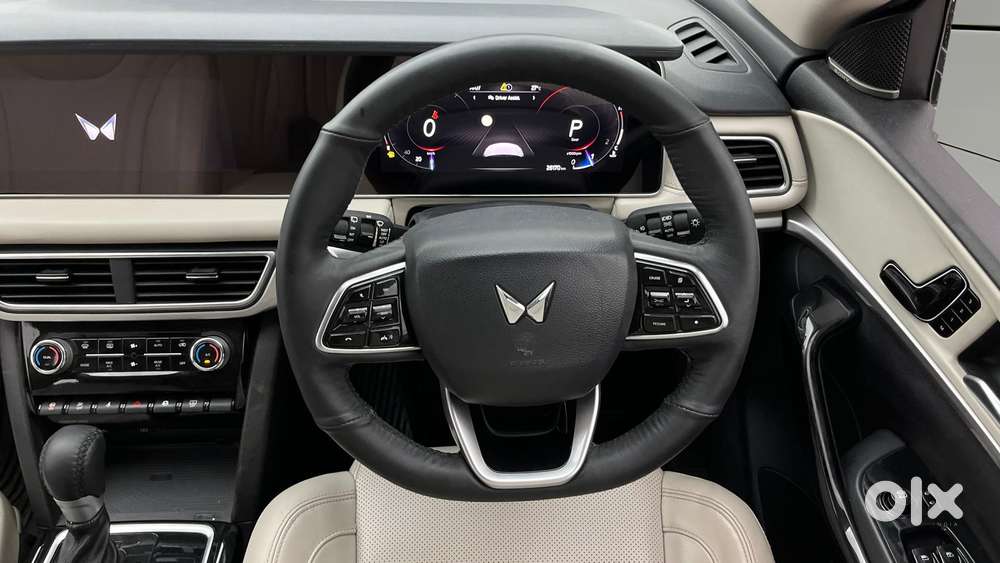 Mahindra Xuv700 2.0 Ax 7 Petrol At Luxury Pack Str, 2023, Petrol