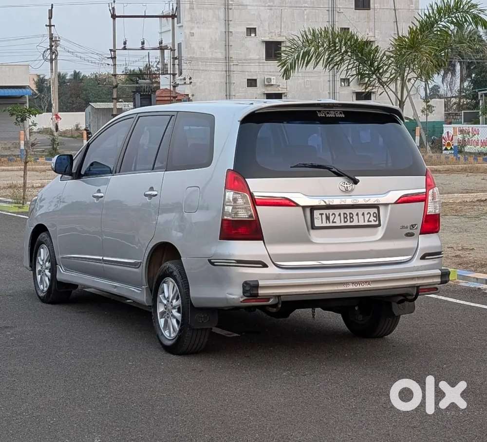 Toyota Innova 2014 Diesel, Proper Company Service Record.