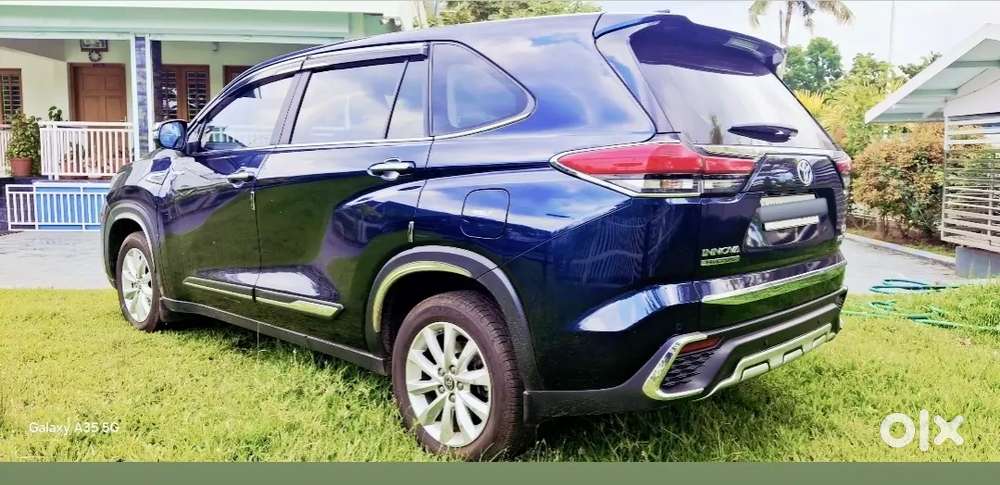 Toyota Innova Hycross 2024 Petrol Well Maintained