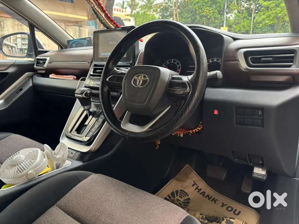 Toyota Innova Hycross 2024 Petrol 60000 Km Driven