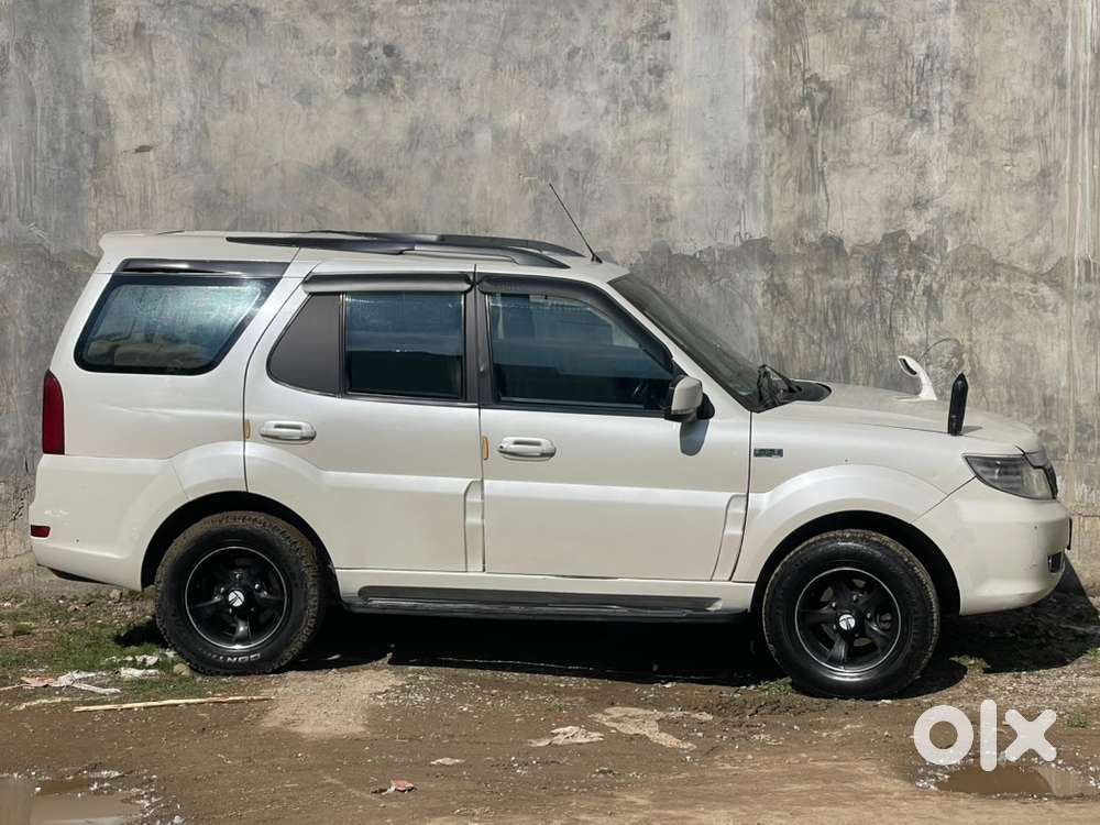 Tata Safari Storme 2015