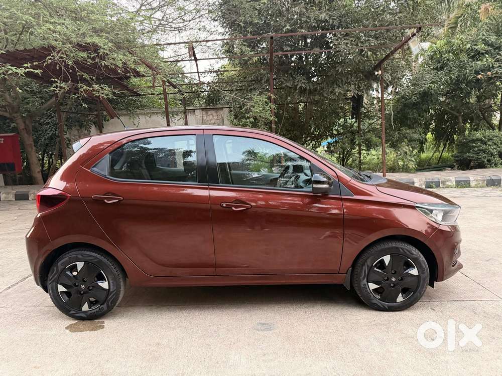 Tata Tiago 1.2 Revotron Xta, 2025, Petrol