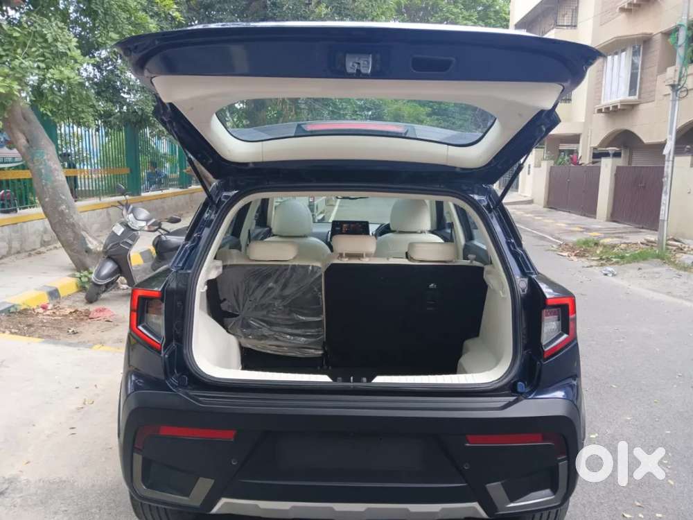 Mahindra Xuv 3xo Ax7l 1.2 Petrol At (pg), 2024, Petrol