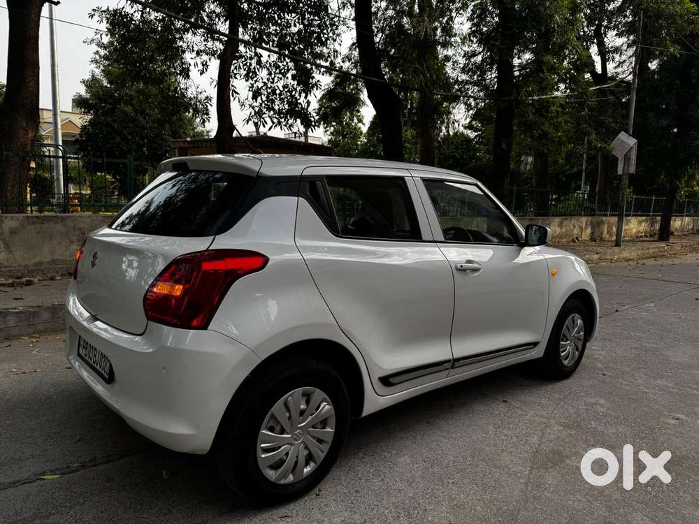 Maruti Suzuki Swift 1.2 Lxi (o), 2022, Petrol