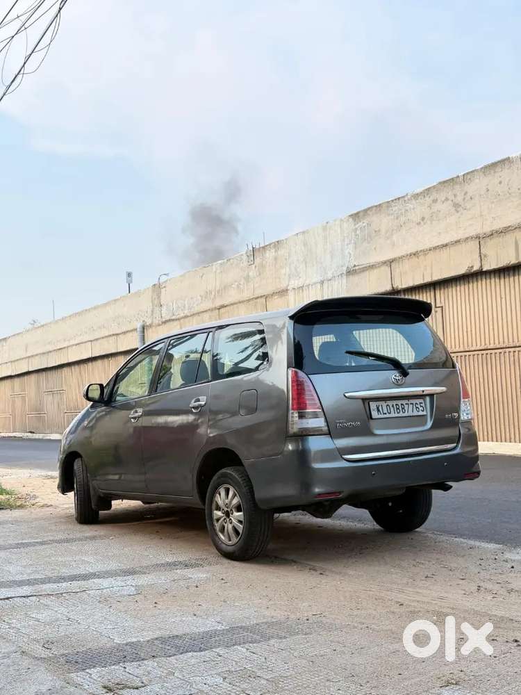 Toyota Innova 2011 Diesel 242000 Km Driven