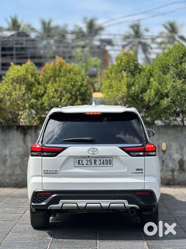 Toyota Innova Hycross 2.0 Zx (o) Hybrid 7 Str, 2023, Petrol