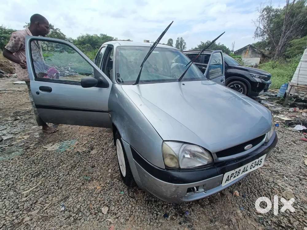 Ford Ikon Variant 2005 Petrol Manual 80000 Km Driven