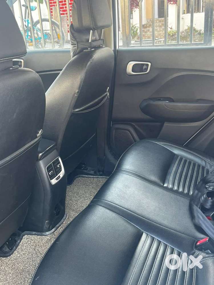 Hyundai Venue 2020 Petrol Well Maintained