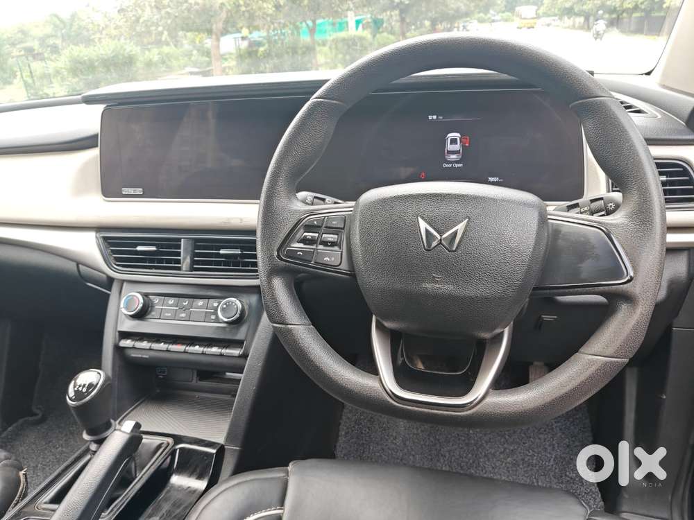 Mahindra Xuv700 2.0 Ax 3 Petrol Mt 5 Str, 2022, Petrol