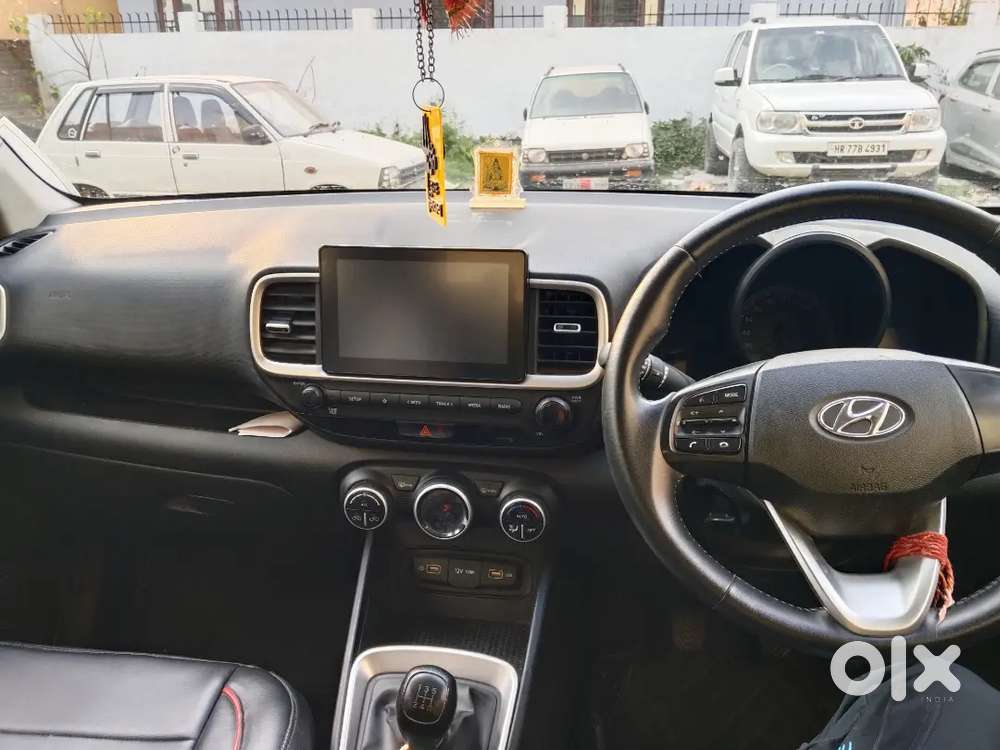 Hyundai Venue 2022 Petrol Well Maintained