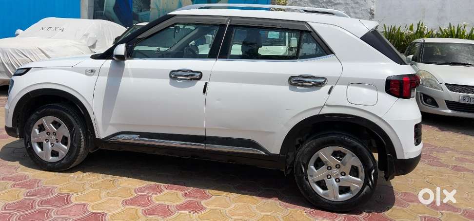 Hyundai Venue Sx Mt, 2022, Petrol