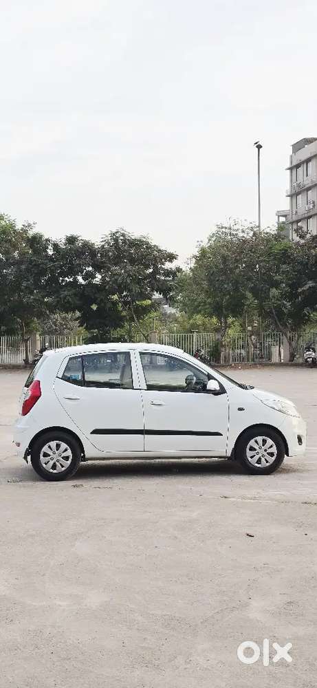 Hyundai I10 2013 Petrol Well Maintained Genuine 23000 Kilometer