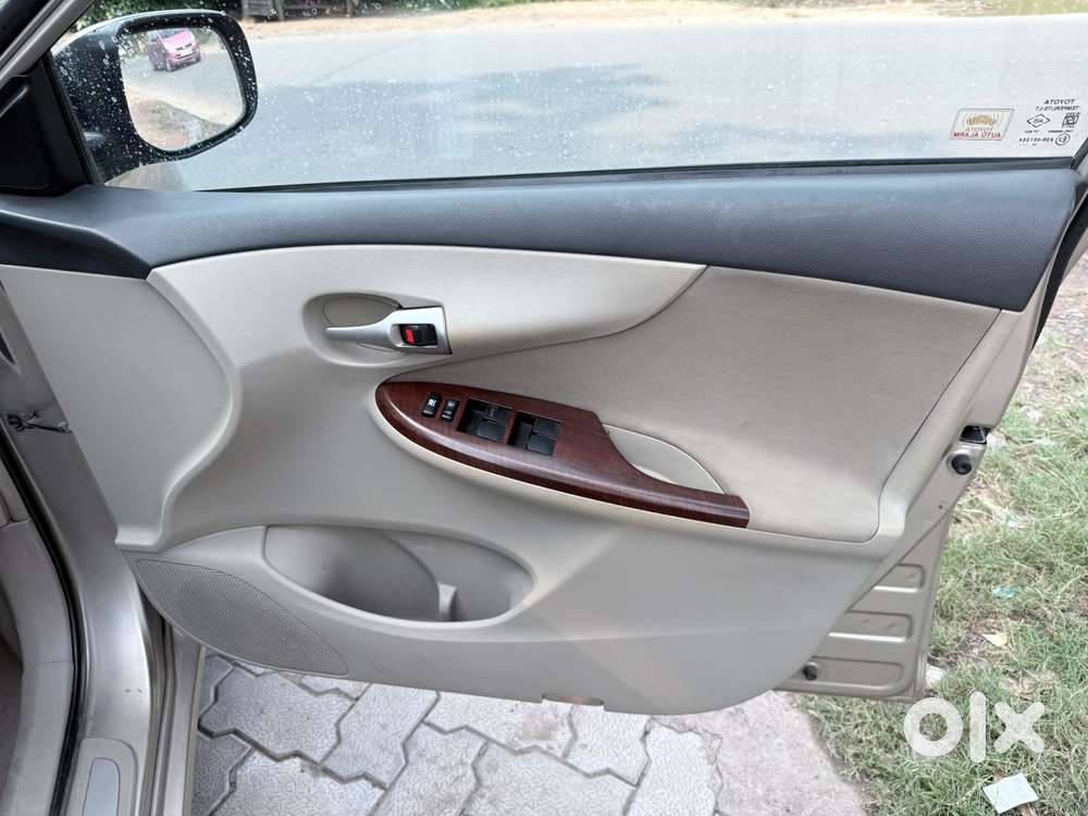 Toyota Corolla Altis 1.8 J, 2011, Petrol