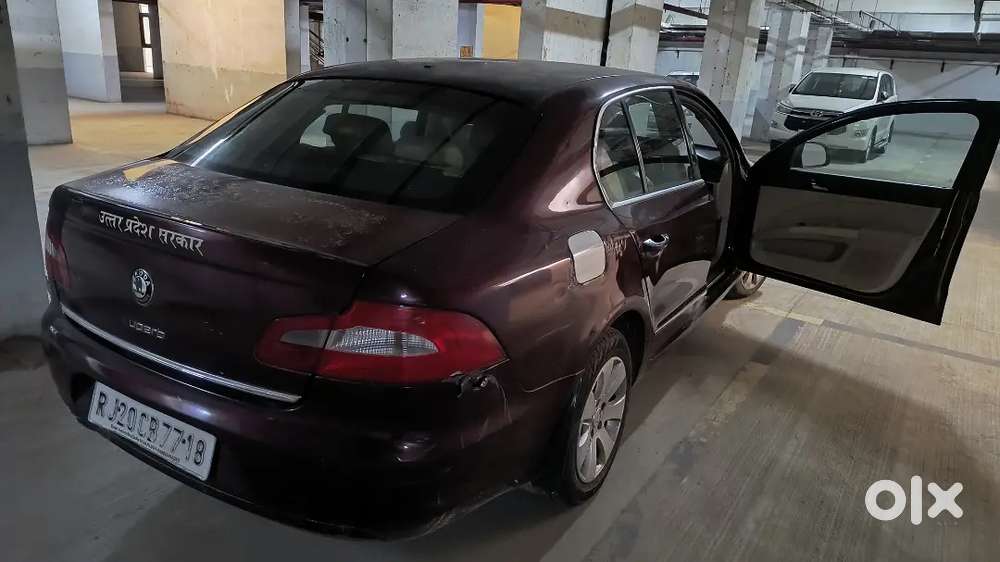Skoda Superb Petrol Ambition 2011