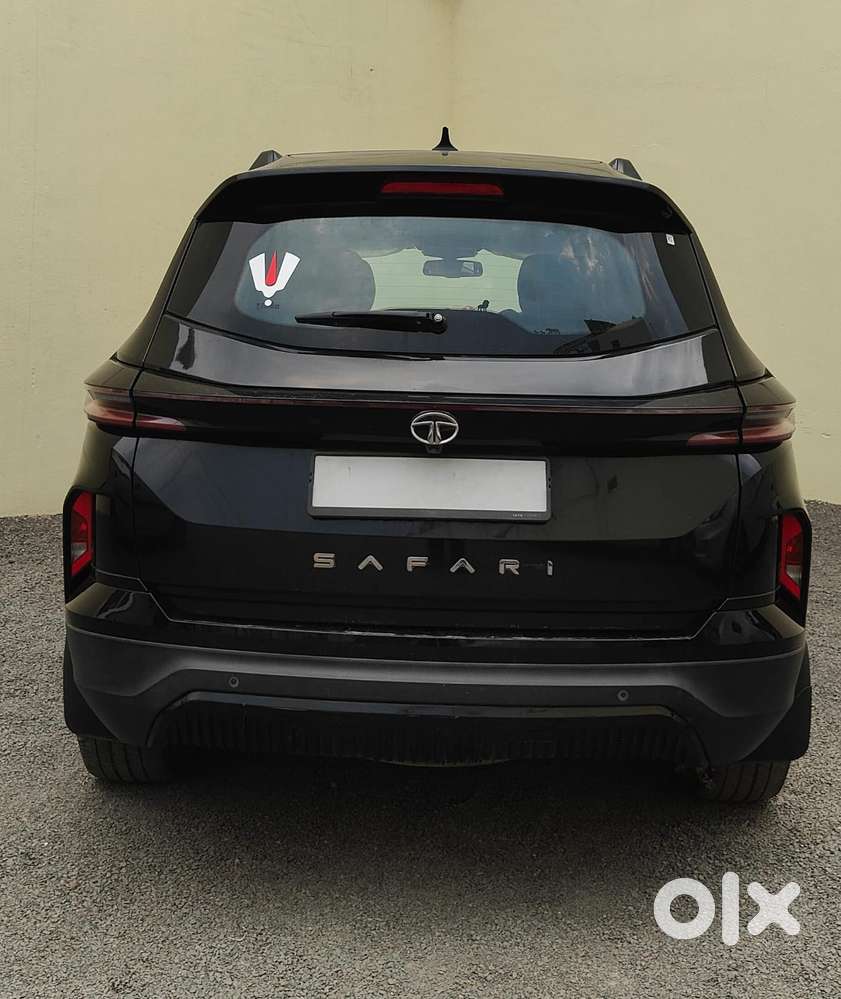 Tata Safari Accomplished Dark Edition, 2024, Diesel