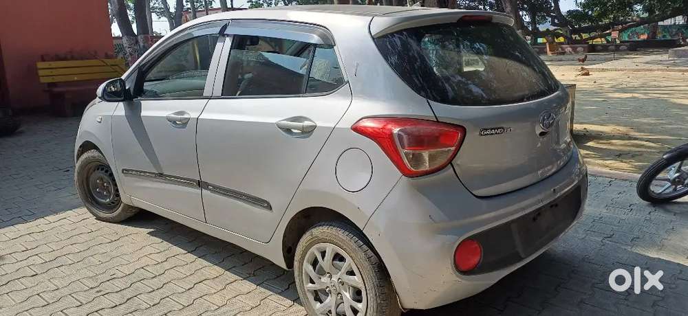 Hyundai Grand I10 2017 Petrol 65000 Km Driven