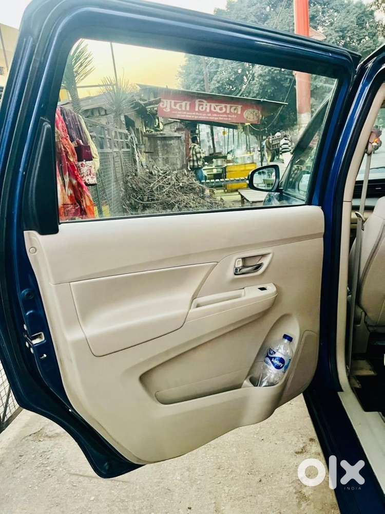 Maruti Suzuki Ertiga 2020 Smart Hybrid Petrol 70000 Km Driven