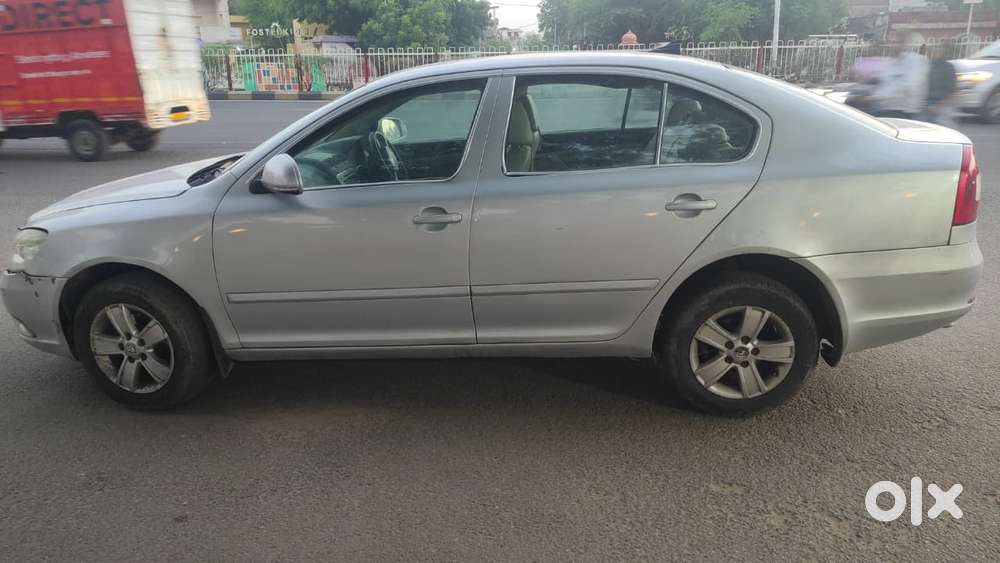 Skoda Laura Ambiente 2.0 Tdi Cr Manual, 2010, Diesel