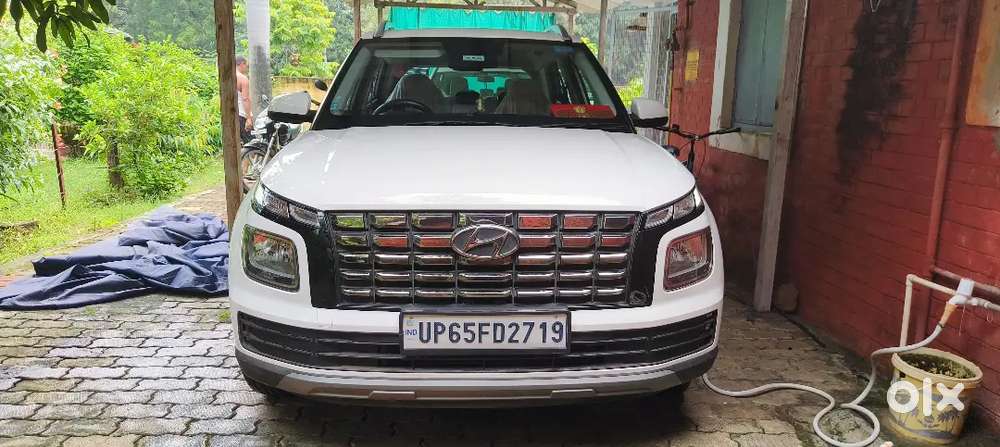 Hyundai Venue 2024 Petrol 5000 Km Driven
