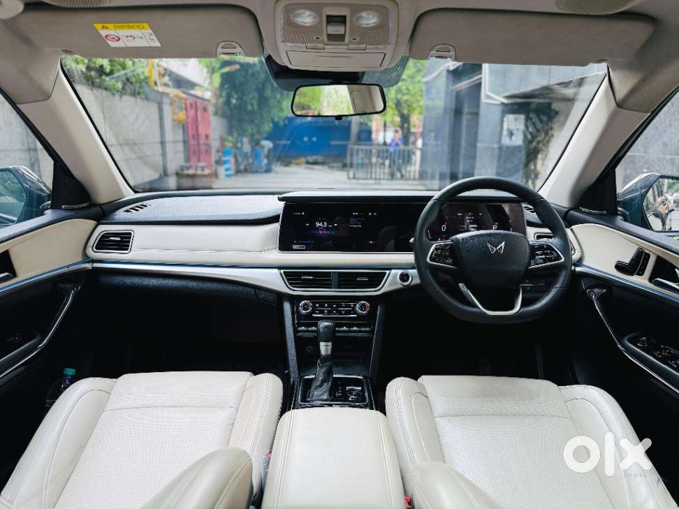 Mahindra Xuv700 2.0 Ax 7 Petrol At Luxury Pack Str, 2022, Petrol