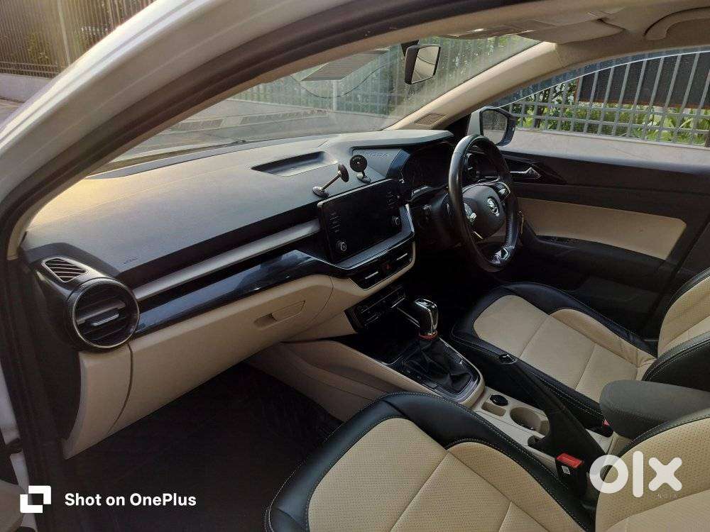 Skoda Slavia Ambition 1.0l Tsi At, 2023, Petrol