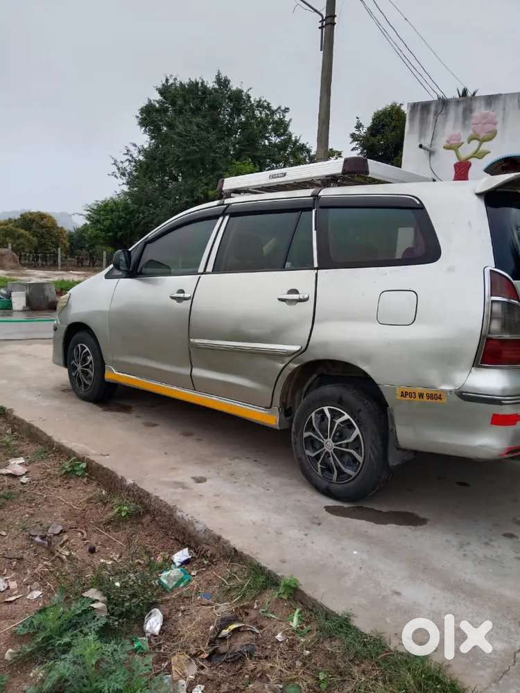 Toyoto Innova 2.0 G-slf 7 Str - Urgent