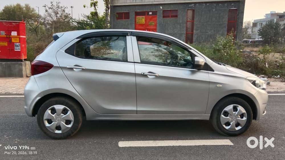 Tata Tiago 1.2 Revotron Xt (o), 2017, Petrol