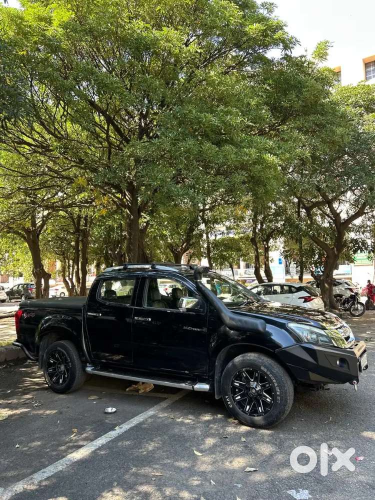 Isuzu V-cross 4×4 Diesel  Top Model In Mint Condition
