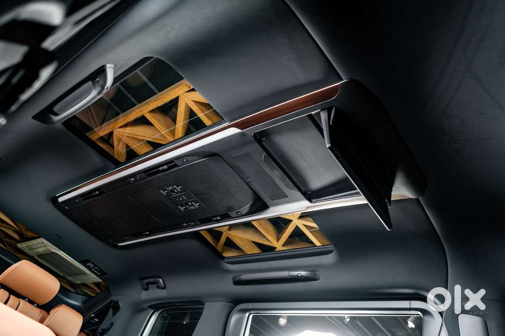 Toyota Vellfire 2.5 Executive Lounge, 2023, Petrol