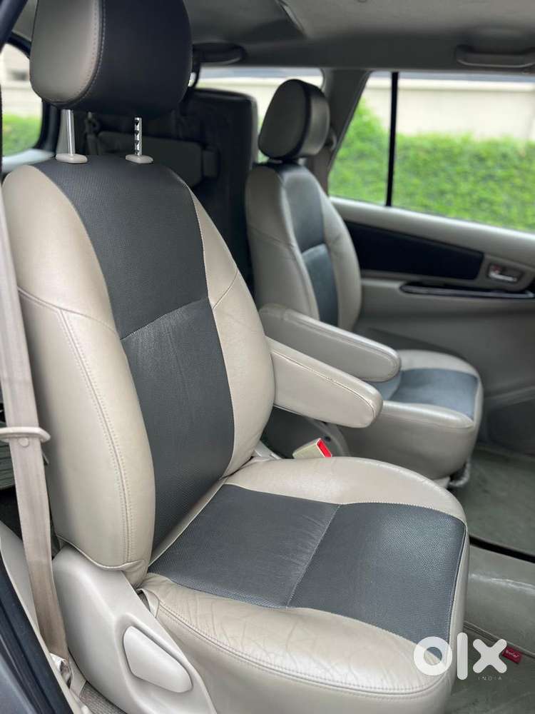 Toyota Innova 2.5 Z Diesel 7 Seater Bs Iv, 2014, Diesel