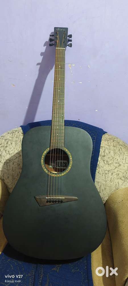 Guitar brand new condition 4 month old
