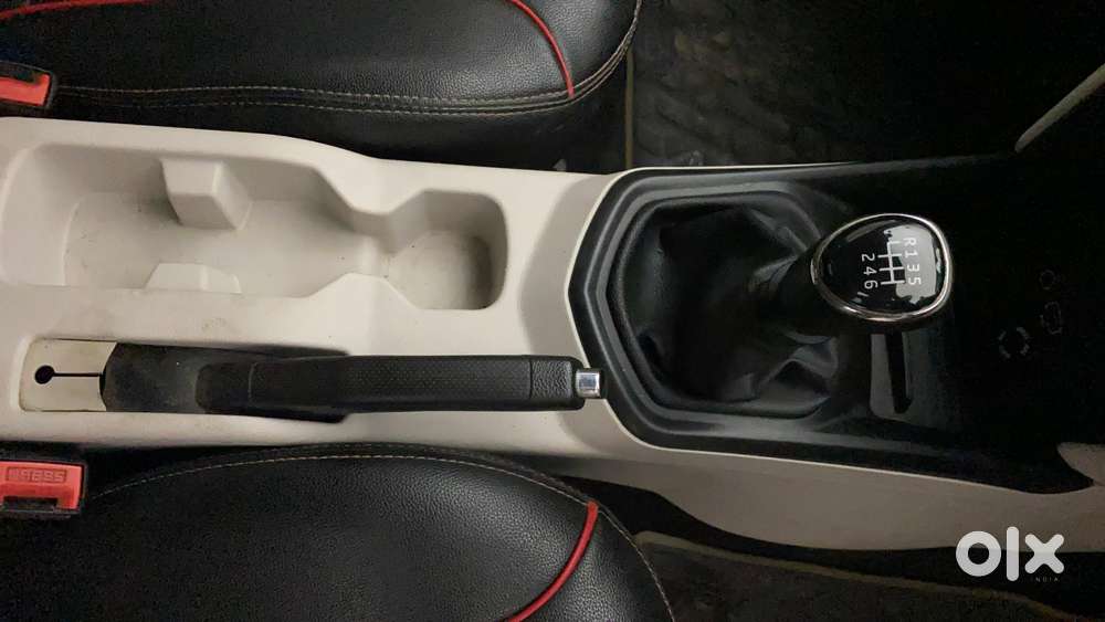 Mahindra Xuv300 W6, 2023, Petrol