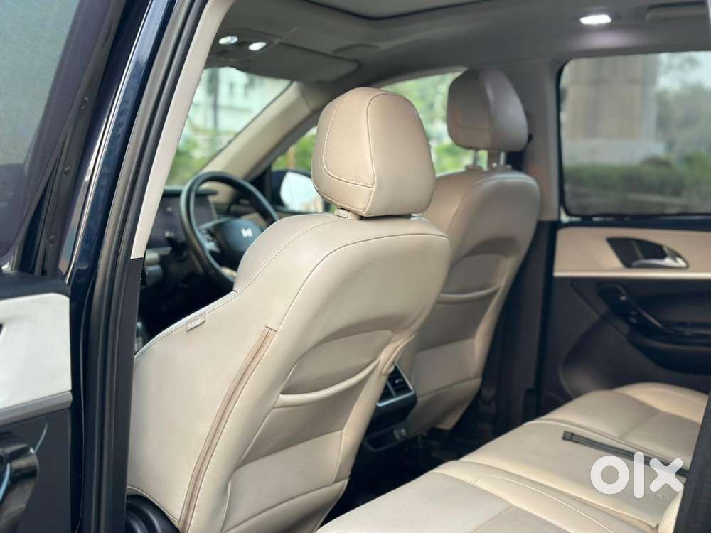 Mahindra Xuv700 2.0 Ax 7 Petrol At Str, 2022, Petrol