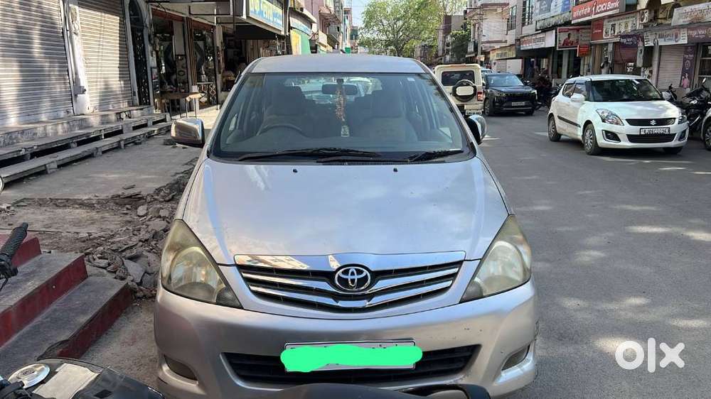 Toyota Innova Diesel Top Model 7 Seater 2011 Model, Single Hand Driven